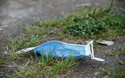 Itálie: kampaň „Minambiente“ za správnou likvidaci roušek