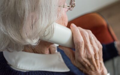 Organizátor podvodných telefonátů cílících na seniory byl obviněn