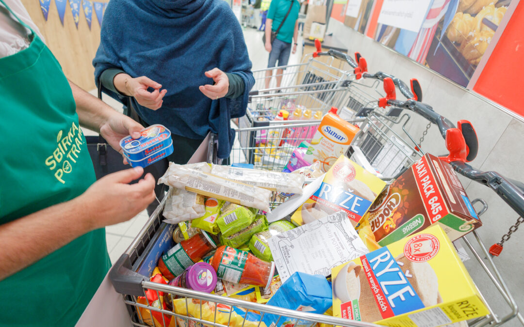 Stát, obchodníci a potravinové banky chtějí společně bojovat proti plýtvání potravinami a posílit pomoc potřebným
