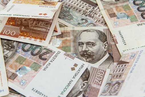 Zbyly Vám z dovolené Kuny? V ČR je za Eura nevyměníte