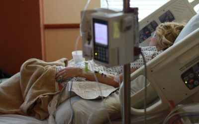 Češi stráví v nemocnici v průměru 6 dní ročně, kvůli absenci životního pojištění přijdou o 2,5 miliardy korun
