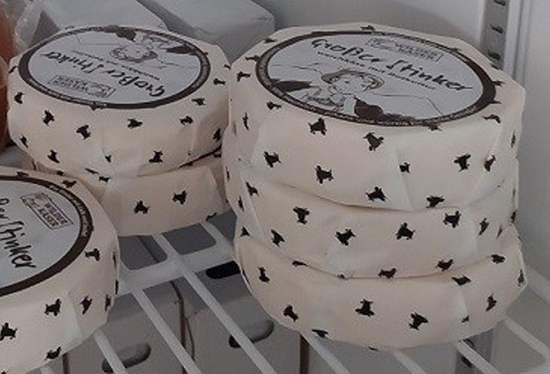 Hlavní hygienička ČR varuje před konzumací potraviny „měkký zrající sýr Großer Stinker Weichkäse mit Rotkultur“