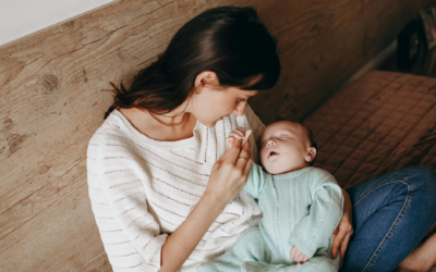 Od ledna 2026 budou mít ženy nárok na tři domácí návštěvy porodní asistentky hrazené pojišťovnou